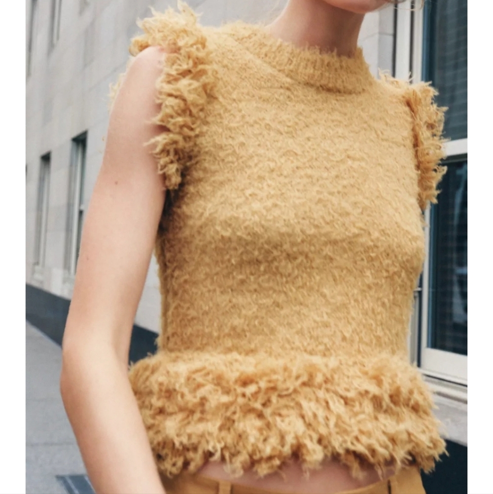 ZARA FAUX FUR KNIT VEST. SIZE SMALL
